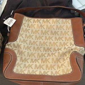 Brand New Beautiful Michael Kors “Brookville” Lg Shoulder Purse